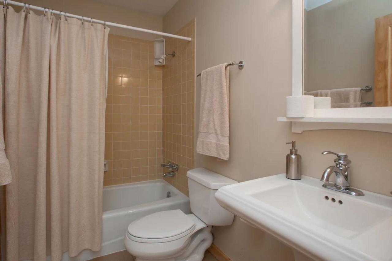 Cozy Townhouse On The Main Bus Line Villa Breckenridge Bagian luar foto