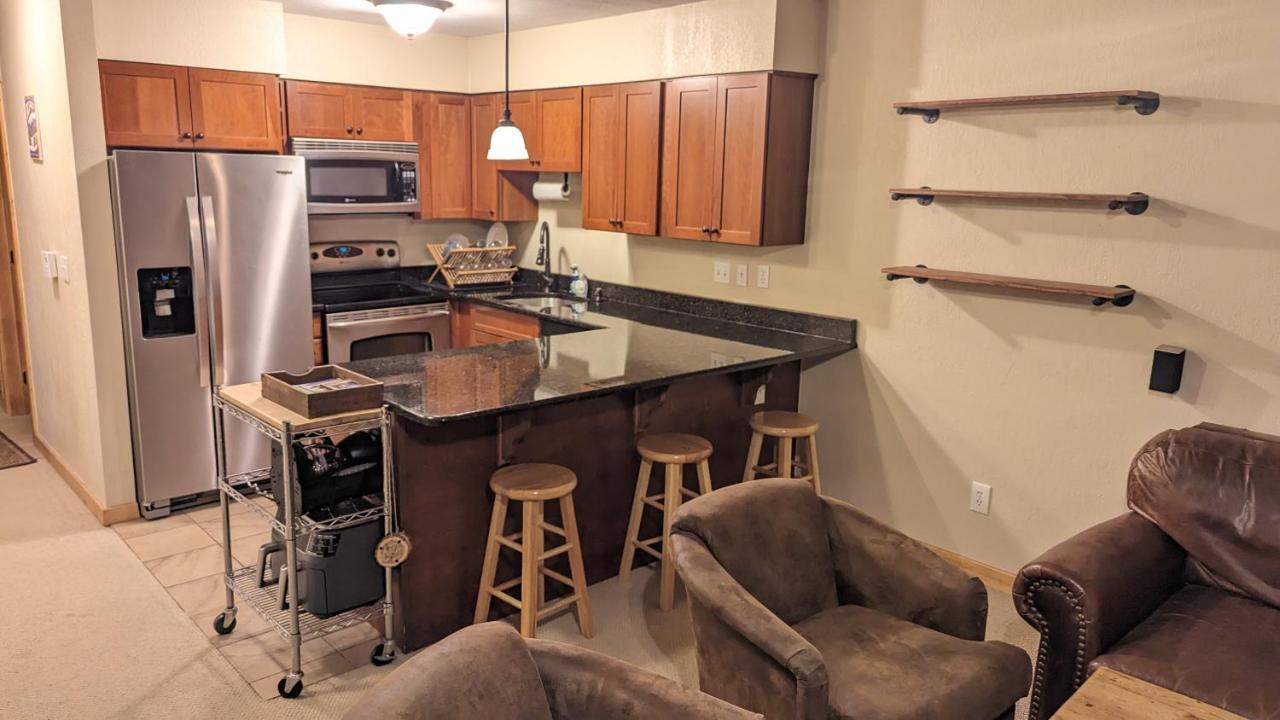 Cozy Townhouse On The Main Bus Line Villa Breckenridge Bagian luar foto