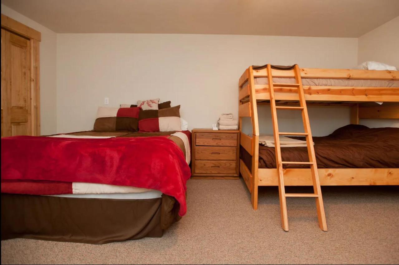 Cozy Townhouse On The Main Bus Line Villa Breckenridge Bagian luar foto
